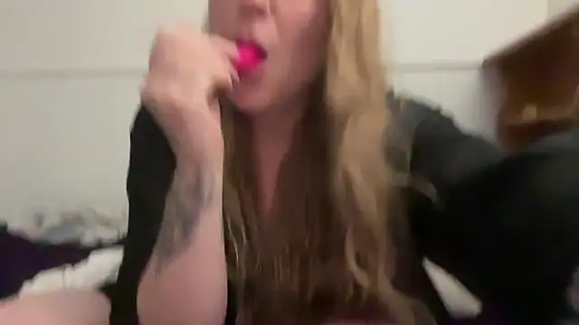 Pattyworld69 - finger my tight pussy