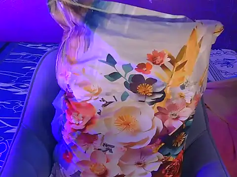 Yours-ira - pussy show with oil baby 🤤😝