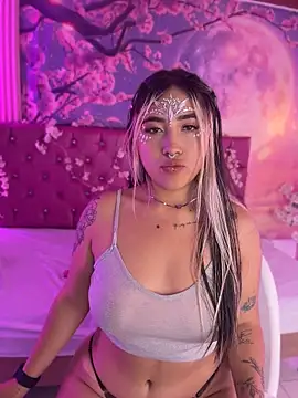ManuelaVeeleez - My friend massage boobs