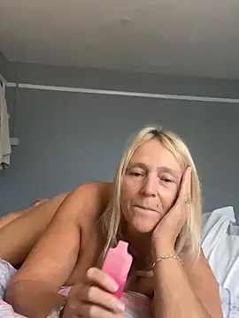 Blondnboujee53 - Finger in ass 1 min