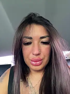 RuslanaXX - Squirt in pablick now