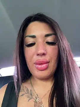 RuslanaXX - Squirt in pablick now
