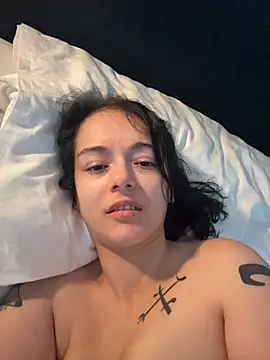 DominanteBeauty - Bodylotion auf Boobs oder Pussyplay