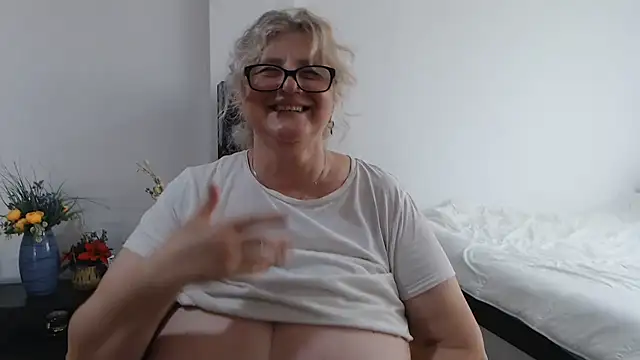 NoraMelow - 2 minutes bare breasts 100% Big ​Tits