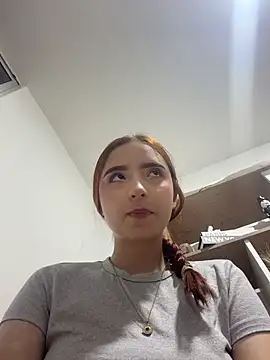 Carithooo - Uncover my tits in front of my friends