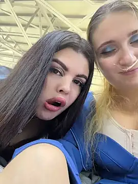 AdelRich - 2 girl goggi naked in publike