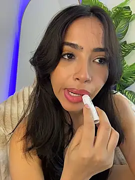 _Emily_Thompson_ - Completely naked and playing with my wet