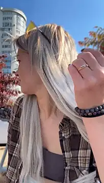 KikiWatson - Show figure in public 😍