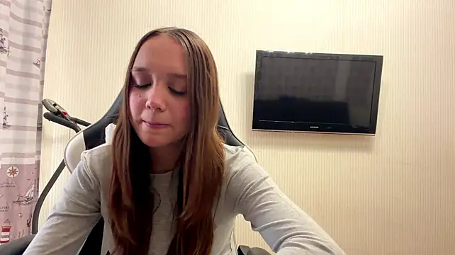 NadeneGutches - Tease with my shirt/top