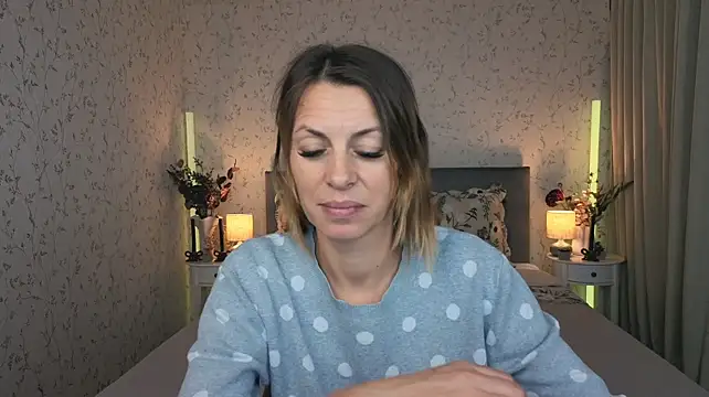 Bellacandyy - show tits