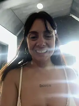 Mickyta - Me meto al baño desnuda
