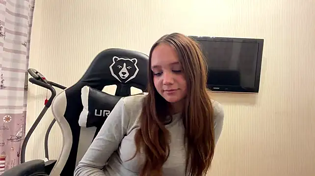 NadeneGutches - Tease with my shirt/top