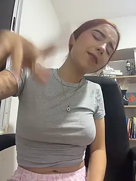 Carithooo - Uncover my tits in front of my friends
