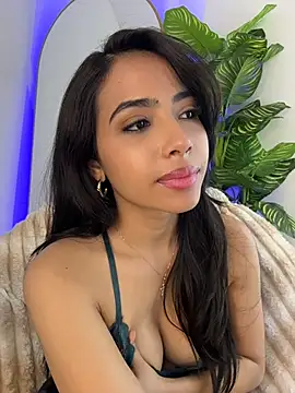 _Emily_Thompson_ - Completely naked and playing with my wet
