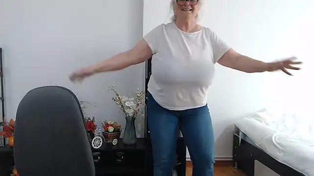 NoraMelow - 2 minutes bare breasts 100% Big ​Tits