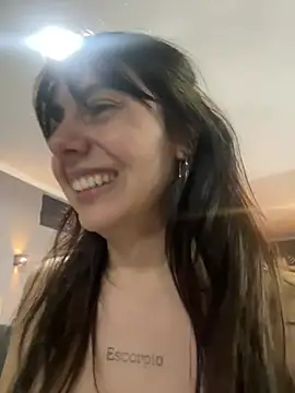 Mickyta - Me meto al baño desnuda