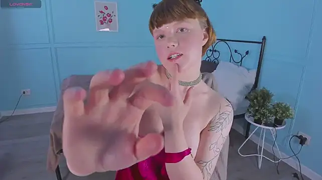 Lily_Belle__ - Touch you with feet