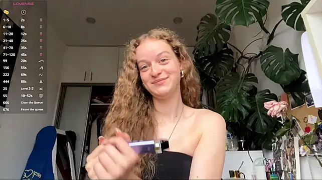 AllineSummerfield - put on leggings and show legs