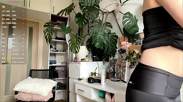 AllineSummerfield - put on leggings and show legs