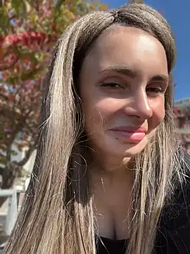 SandraCarter - Show hard nipples in park