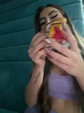 KaylaBray - Wet sheets?! Squirting rainbows 🥵💧❤