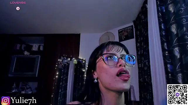 _Jessy_Moon_ - 🦊 Tail plug ON 🦊