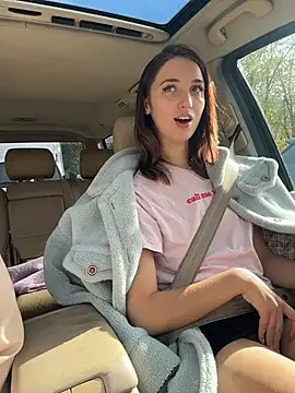 DollyTall - MAKE ME SQUIRT IN PARKING 💦