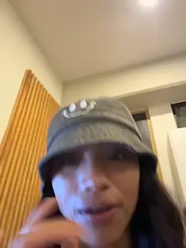 Mia-miauuuuu - Una mamada de chichi con leche