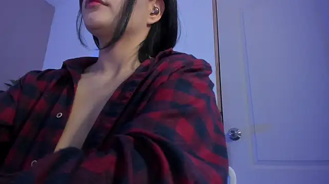 Aramjones - 🧛🏻‍♀️Tongue and lips games🦇