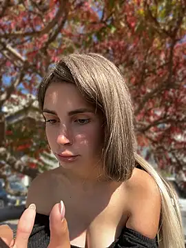 SandraCarter - Show hard nipples in park