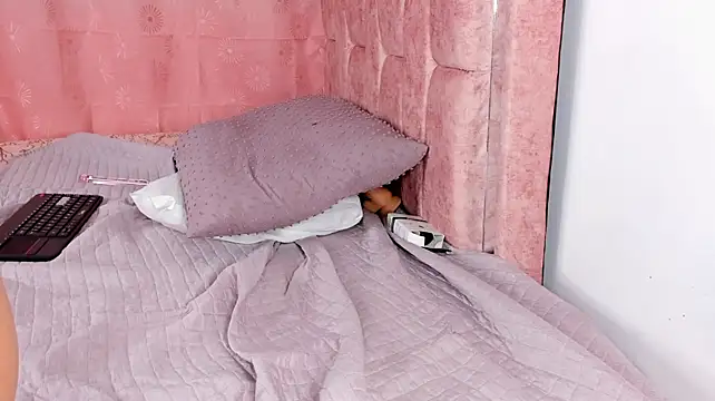 Dali_Sweet - fingers in pussy