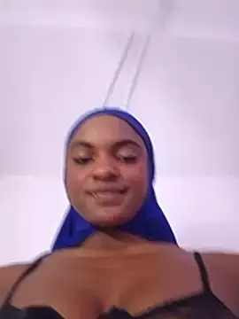 Amira_Alzahra - Naughty feet tease