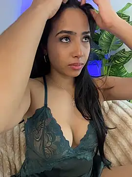 _Emily_Thompson_ - Completely naked and playing with my wet