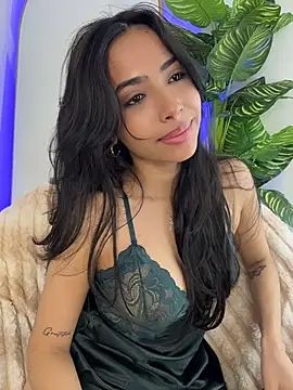 _Emily_Thompson_ - Completely naked and playing with my wet