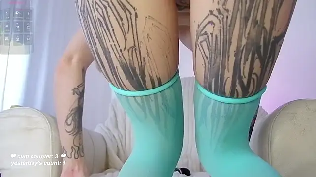 Laurainlove - spread ass wide