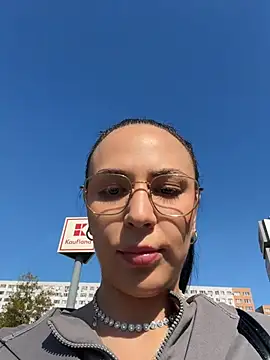 Bunny_Lush - Slide fingers inside pussy in PUBLIC