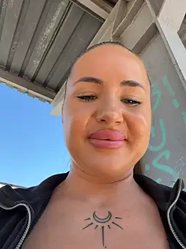 Beautydiamond - Spank hard my tits in station train