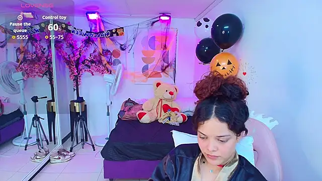 Maggy_t18 - Spit clit + fingerss pussy hard