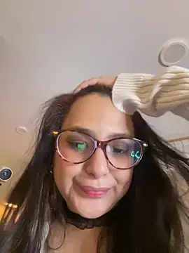 XSelena - fingering pussy