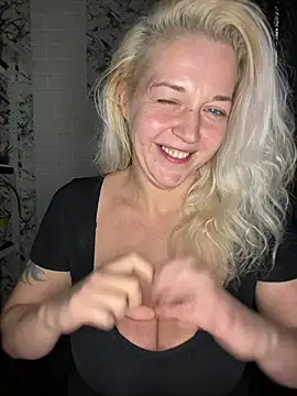 JenniferCarmen - Show tits 🤩