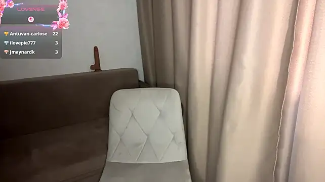 JennySky - PUT ME DOGGY POSE AND FLASH PUSSY