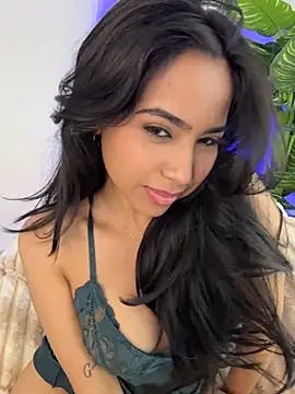 _Emily_Thompson_ - Completely naked and playing with my wet