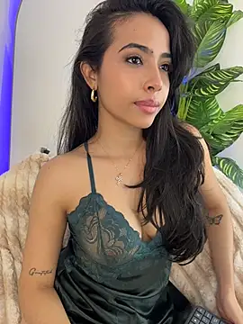 _Emily_Thompson_ - Completely naked and playing with my wet
