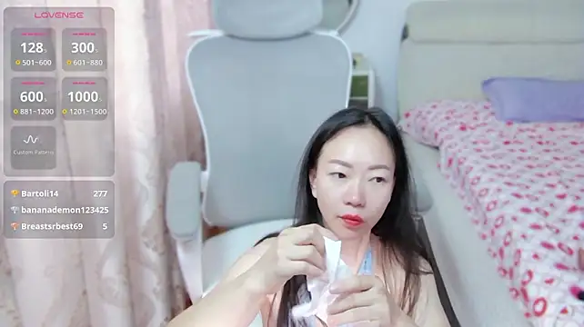 Baomi - 大怪兽插BB兴奋狂呻吟Huge monster thrusts into her
