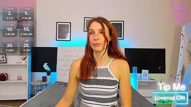 KiraNeeww - play pussy dilo and squirt