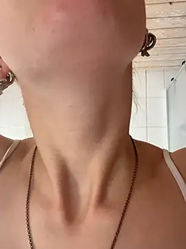 MelissaPeachi - massage my boobies 30sek 💗