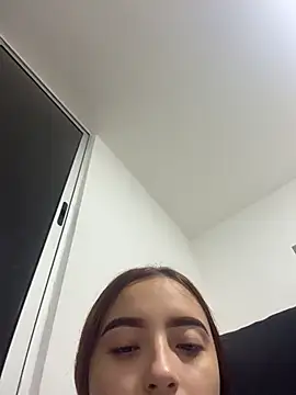 Carithooo - Uncover my tits in front of my friends