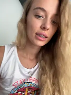 Enjoy_my_beauty - spread my asshole in doggy