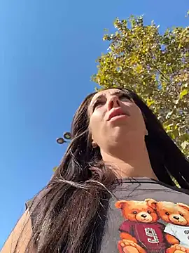 Almmaxxxx - suck boobs each other outside