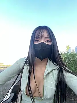 Xiao-Lin - 户外路边脱内衣漏奶1分钟